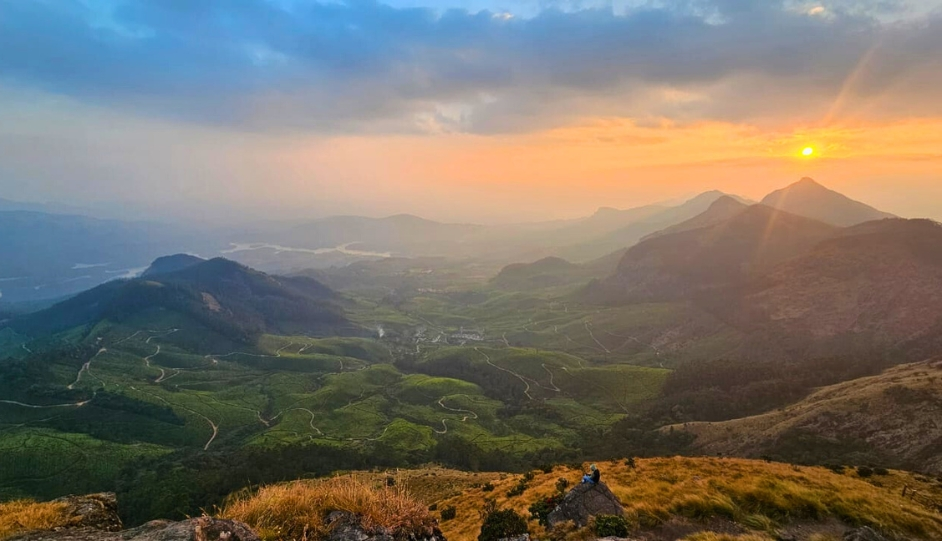 Bose Peak Trek Guide – Kolukkumalai's Highest Peak