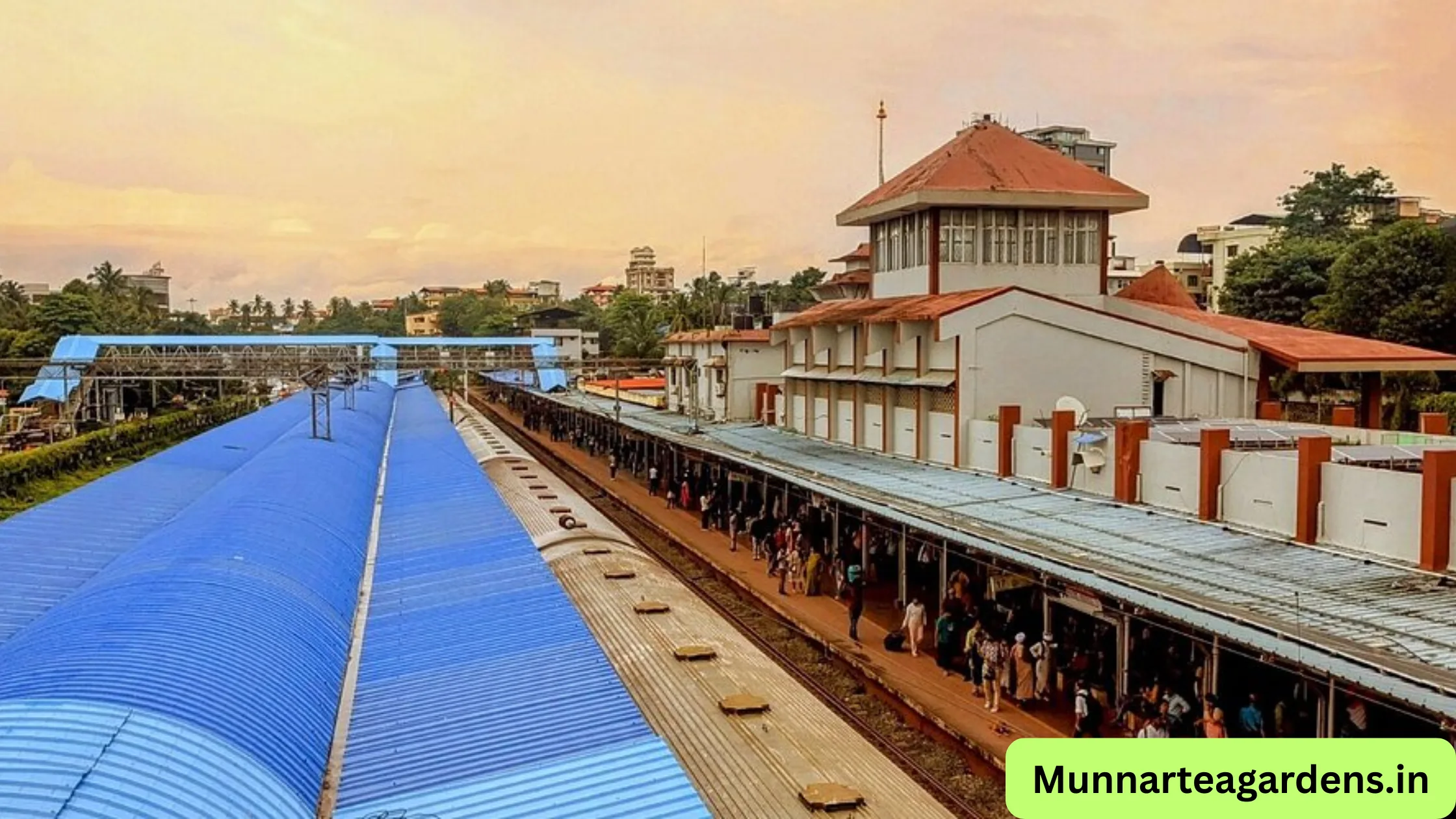 Which railway station is near to Munnar